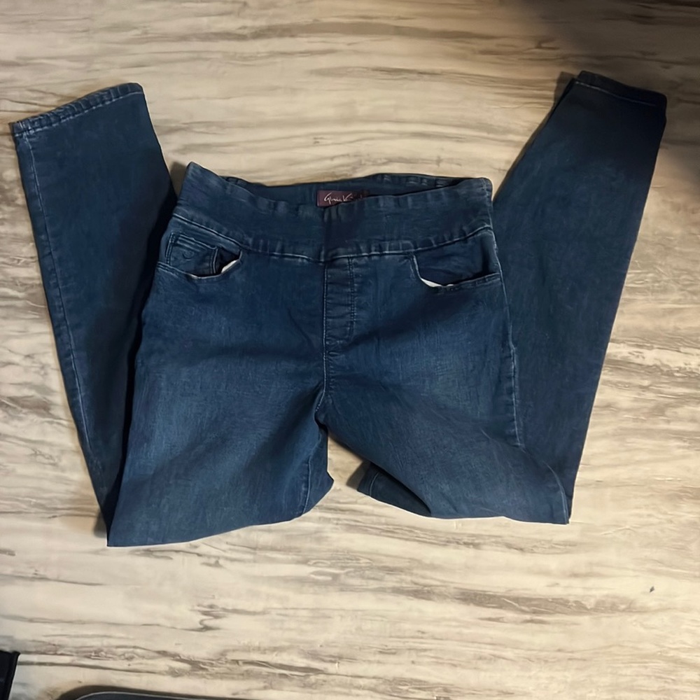 Gloria Vanderbilt (Amanda)pull on tummy control jeans size 12 straight leg